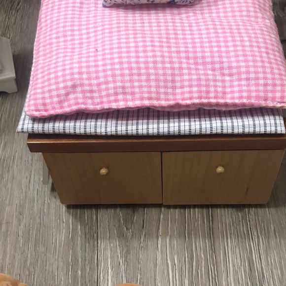 Adorable Dollhouse Furniture & Calico Critters Set - Picture 4 of 8